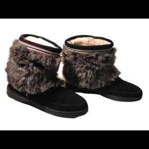 Minnetonka black lined faux fur bootie size 9